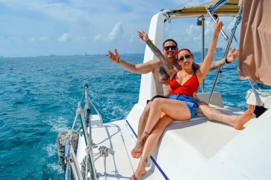 Isla Mujeres Catamaran with Snorkel, Open Bar & Buffet lunch