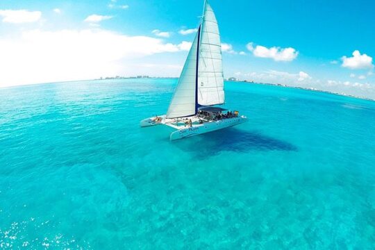 Isla Mujeres sailing tour with all included for one price