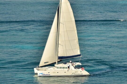 Sailing Catamaran PLATINO with Open Bar to Isla Mujeres