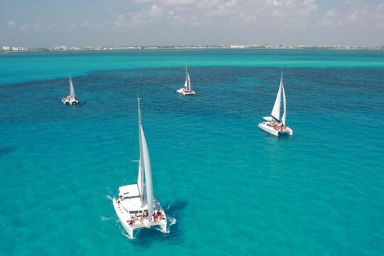 Catamaran to Mujeres Island with Open Bar on Board from Cancun