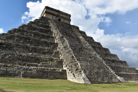 Explore Chichen Itza & live this magical tour. 2 Cenotes & Valladolid included.