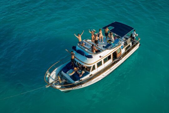 Boating Experience in Cancun Bay. All inclusive.