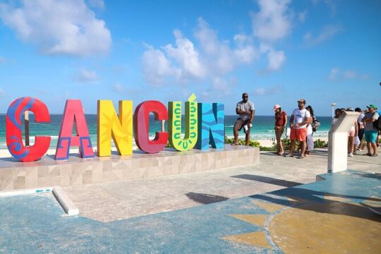 Cancún City Adventure around the Best Stops over Bus - Guided Bus Tour