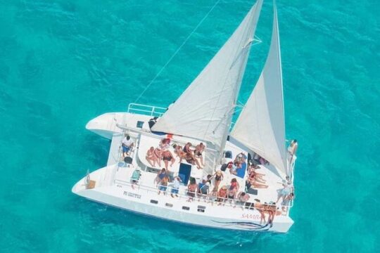 All-Inclusive Deluxe Catamaran Tour to Isla Mujeres