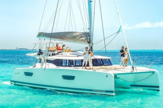 Luxury Catamaran Privilege to Isla Mujeres + Open Bar VIP