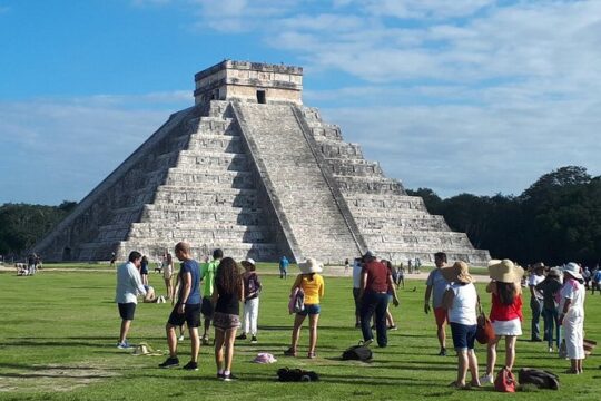 Chichen Itza Tour with Cenote Food and Transfer from Cancun