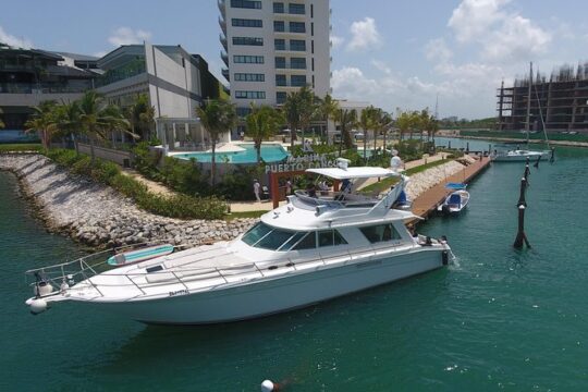 Cancun Boat Tour to Isla Mujeres on Luxury Yacht with Chef -SR55C