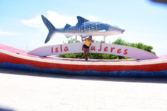 Experience Isla Mujeres Catamaran Unlimited With Transportation from Cancun