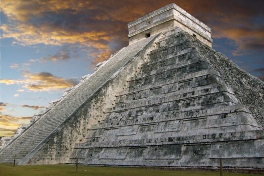 Chichen Itza and Cenote Trip with Luxury Transport from Cancun or Riviera Maya