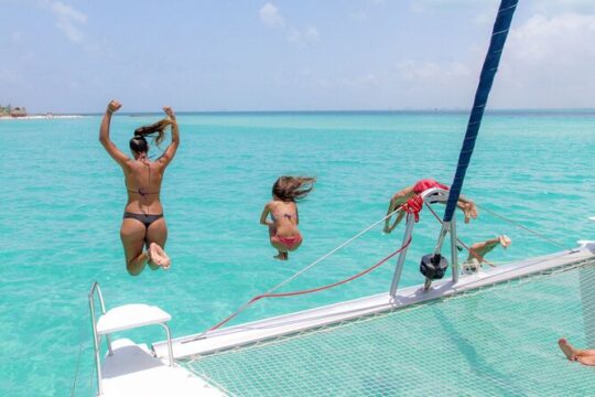 Catamaran Sailing through gorgeous waters of the Caribbean Sea to Isla Mujeres