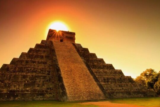 Equinox Splendor: Chichén Itzá Sunset Tour