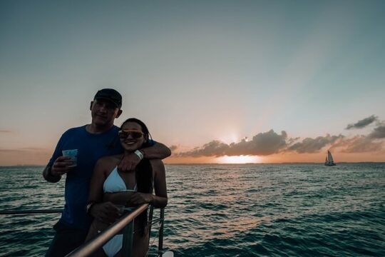 Sunset Sailing Adventure to Isla Mujeres Unlimited + Transfer from Cancún