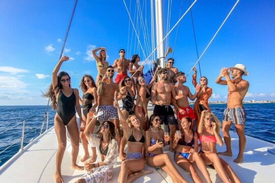 Sailing Catamaran in Cancun with Open Bar from Cancun