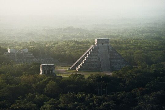 Visit to Chichen Itza and 2 cenotes with lunch from Cancun