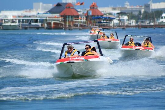 Drive the best speedboat in Cancun and feel the adrenaline.