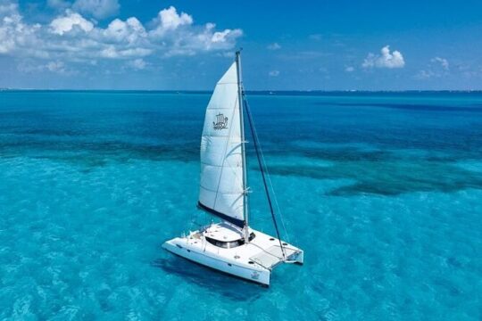 Catamaran sailing Tour to Isla Mujeres all inclusive