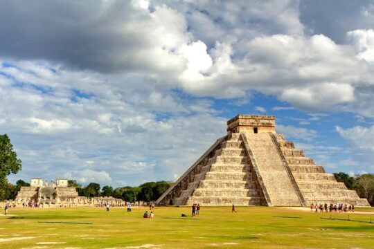 Private Tour to Chichen Itza, Valladolid and Ik Kil Cenote with Lunch