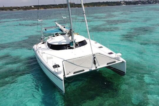 7hrs / 46ft Catamaran Private Charter From Cancun to Isla Mujeres