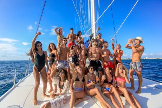 Isla Mujeres Catamaran Tour from Cancun with Snorkel and Open Bar