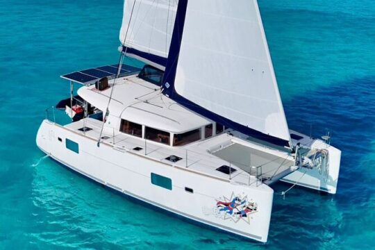 Catamaran Party Isla Mujeres Exclusive Beach Club from Cancun