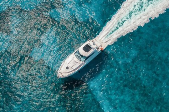 Cancun 4 hour Private Yacht Experience with Lunch and Open Bar Onboard