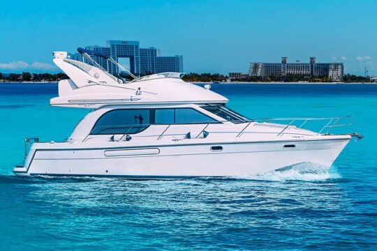 Yacht Meridian 40FT Best Private Tour in Cancun to Isla Mujeres