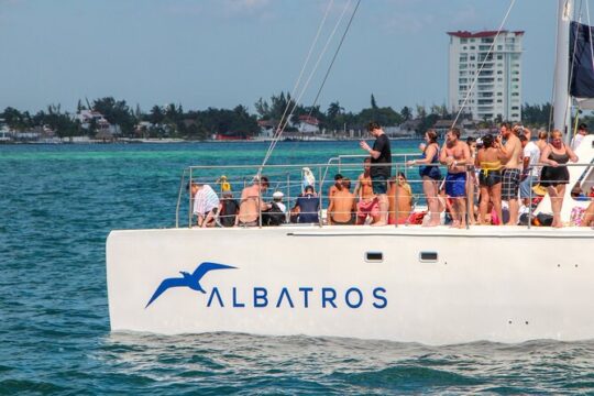 Incredible Party in Catamaran + Open Bar - Only Adults!