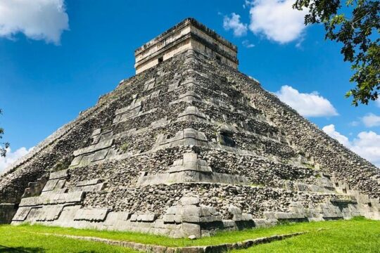 Chichén Itzá Premium and 2 Mayan Cenotes Full Day Tour