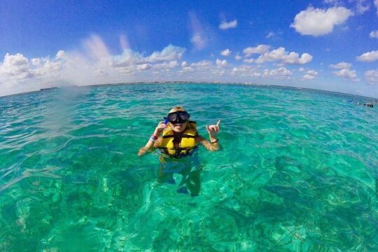 Snorkeling Experience in Cancún with Speedboat (Couple)