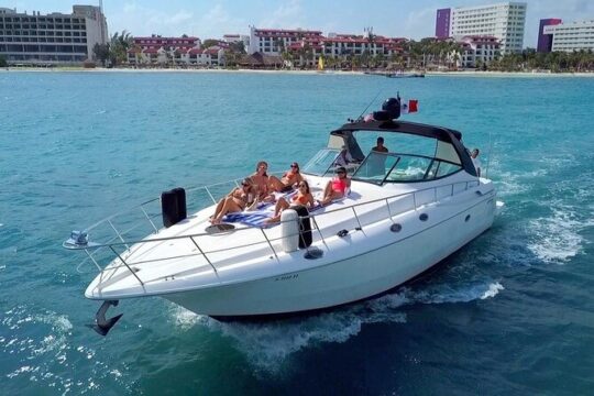 Tour to Isla Mujeres on Premium Yachts from Cancun
