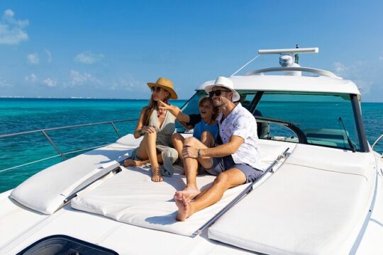 Cancun 4 hour Private Yacht Experience with Lunch and Open Bar Onboard