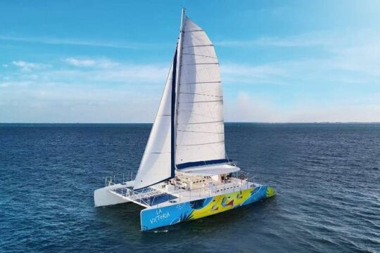 Paradisiacal catamaran to Isla Mujeres tour, includes open bar