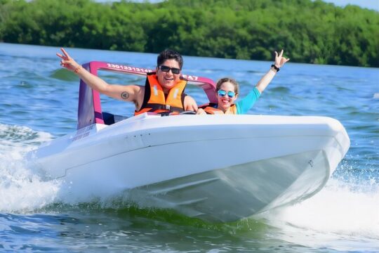 Exciting Speedboat & Snorkeling Tour in Cancun Lagoon!