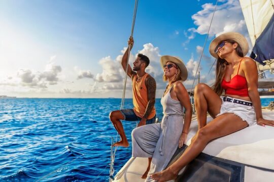 Unforgettable Catamaran Journey: Cancun to Isla Mujeres!