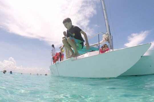 Catamaran Snorkeling with Openbar & Lunch Cancun to Isla Mujeres