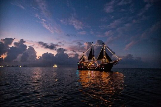 Cancun Lagoon Sunset Sailing Trip aboard classic Galeón with Dinner and Free bar