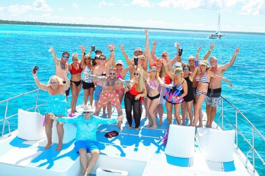 Cancun Catamaran: Isla Mujeres, Snorkeling & Unlimited Drinks!