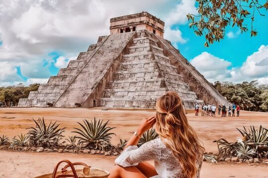 Chichén Itzá Cenote Suytún and Ik Kil Guided Tour