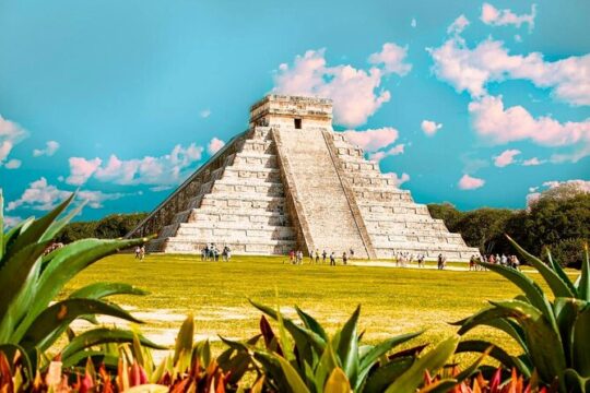 Chichen Itza and Cenote Tsukán with Lunch