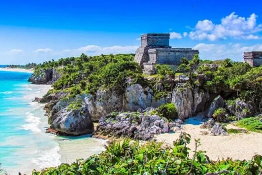 Private Tour to Tulum Ruins and 4 Cenotes