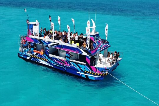 Half-Day Private Boat Party Experience in Cancun to Isla Mujeres