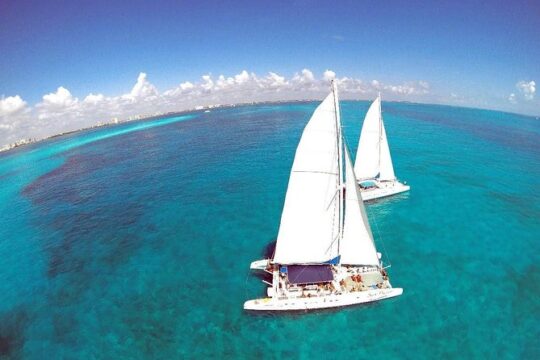 Catamaran tour to Isla Mujeres with snorkeling, open bar and lunch included