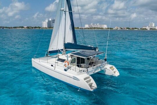 4 Hour Seabird 36 feet Adventure in Cancun & Isla Mujeres