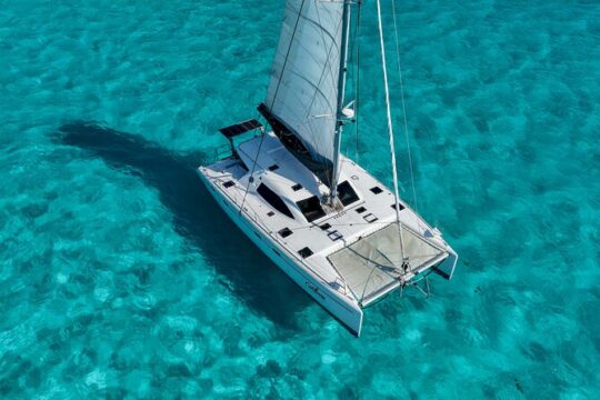 Shared Cancun Catamaran to Isla Mujeres Beach with Snorkeling