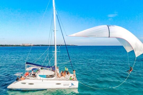 Catamaran family friendly Tour to Isla Mujeres with lunch