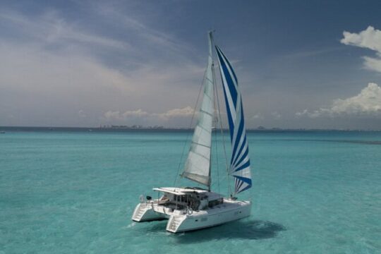 Private Luxury Catamaran to Isla Mujeres