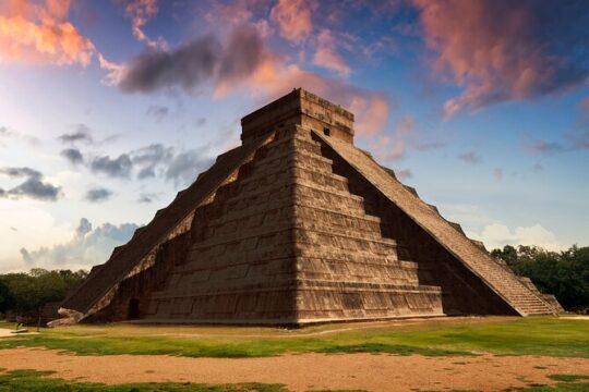 Chichen Itza Full Day Guided Tour with Buffet Meal and Pick up